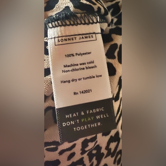 NEW NWT The Wolf Gang Bold Romantic Noir Floral Button Down M Valentines Day - Picture 13 of 13